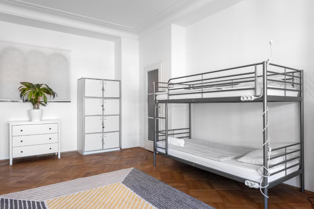 Mcsleep Hostel Praag Buitenkant foto